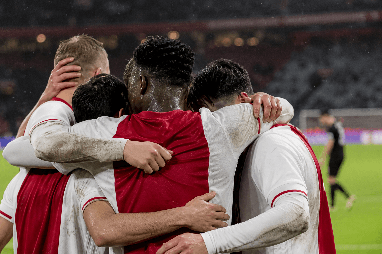 Ajax Boekt Winst in Eerste Seizoenshelft Door Transfers