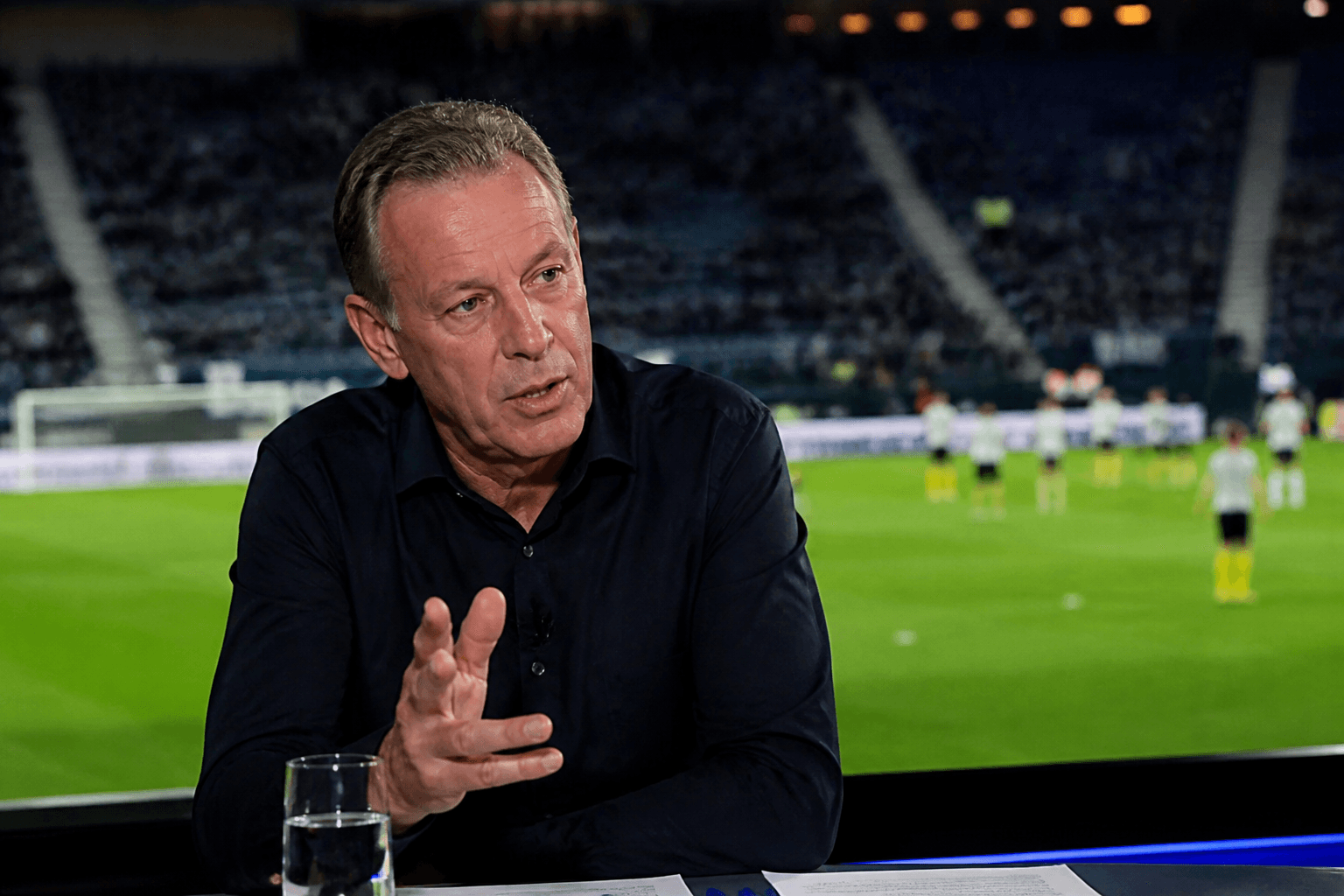 Driessen uit kritiek op Ajax-transfer: 'Slecht voor Nederlands voetbal'