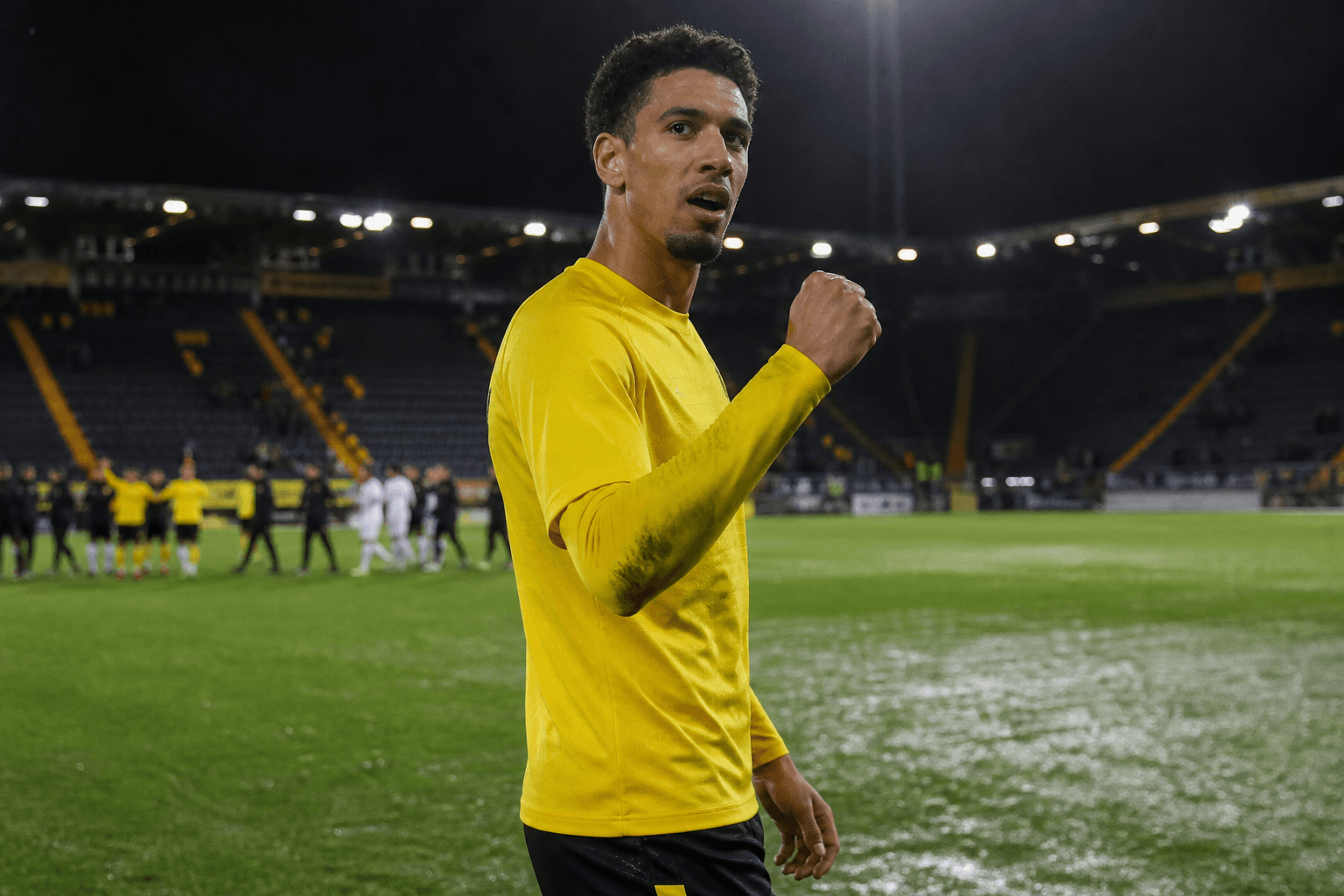Iqbal op punt van vertrek bij Utrecht, Valerius naar NAC afgerond