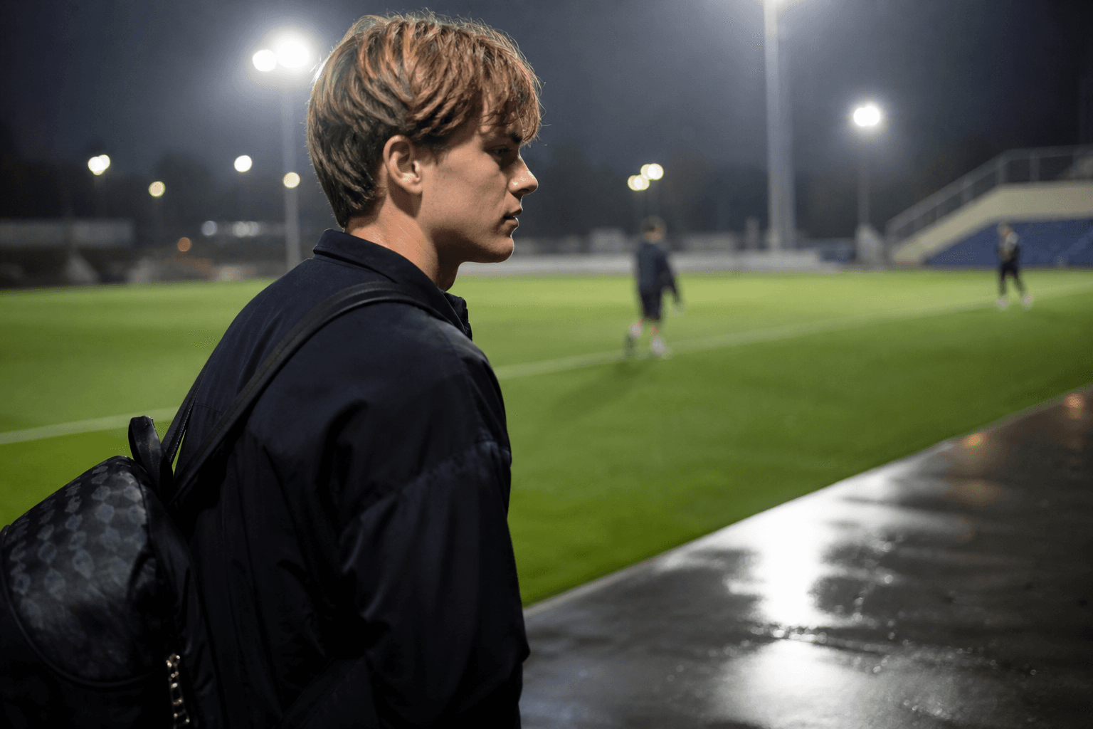 Mika Godts Compleet Transfer naar PSG en Duurste Ajacied