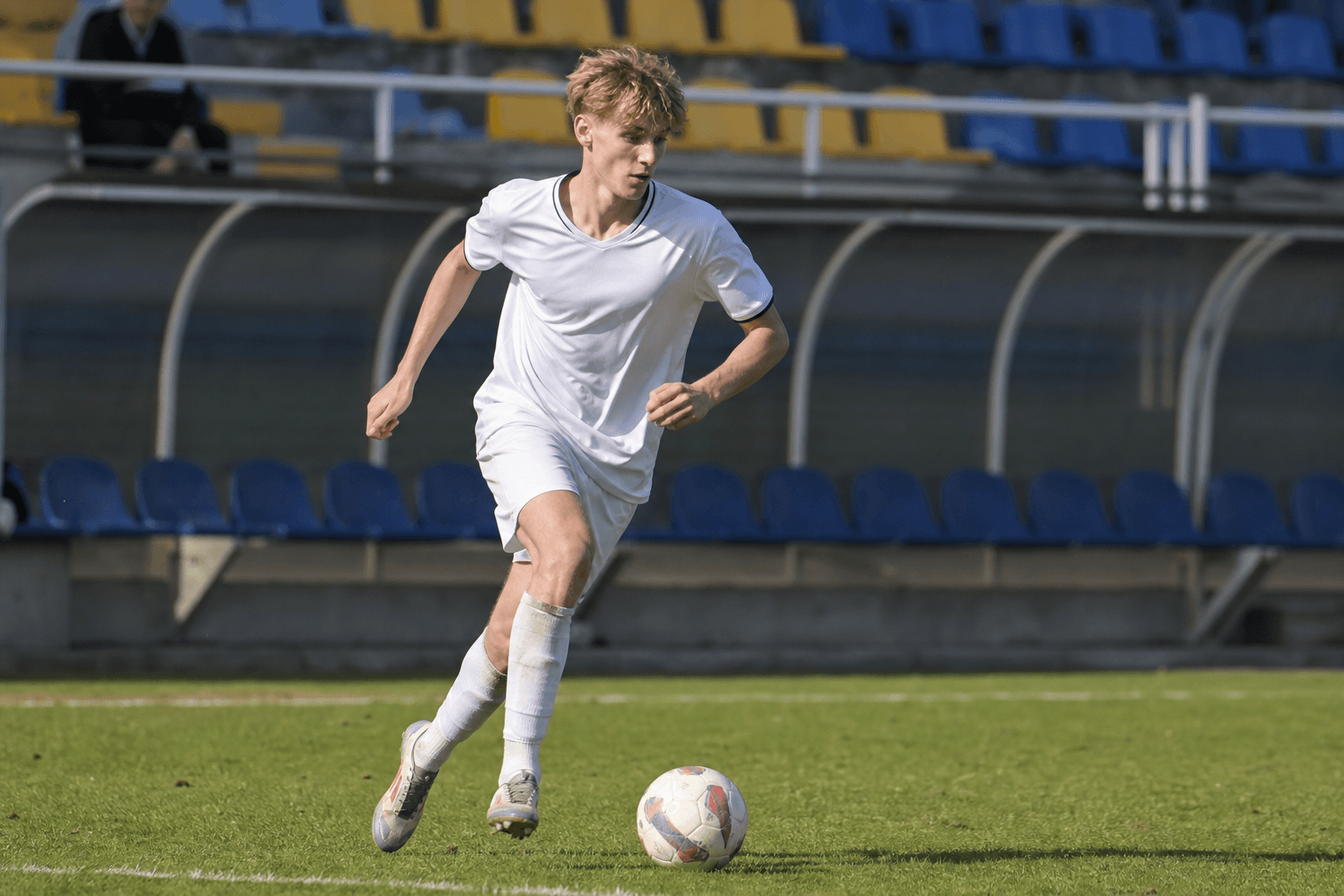 PSG verhoogt bod op Mika Godts boven 50 miljoen euro