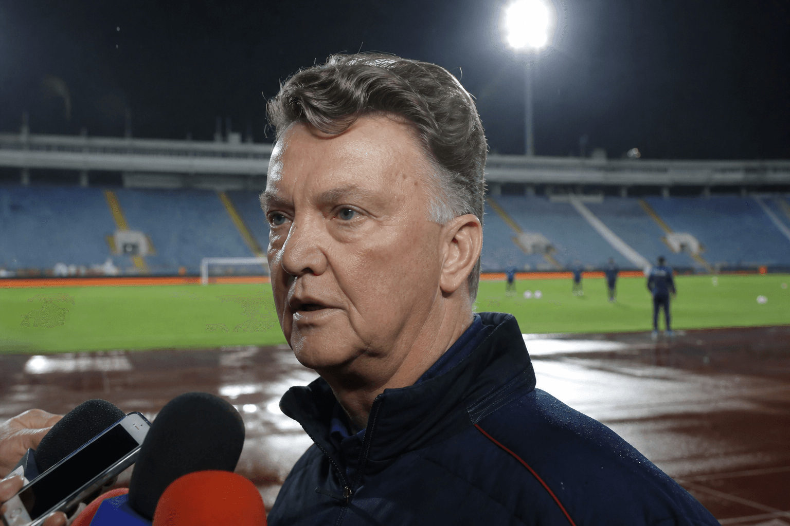 Van Gaal voorkomt Ajax-transfer: 'Het was echt heel dichtbij'